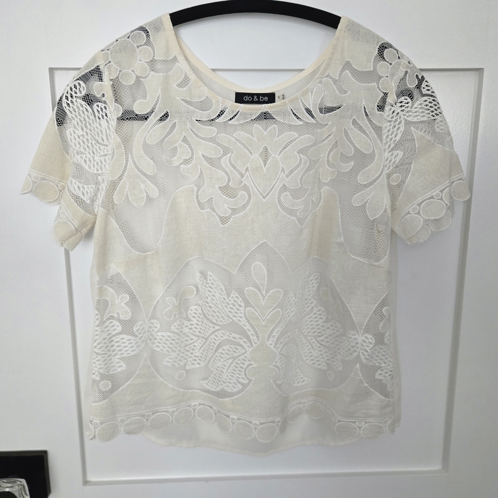 DO+BE Women's Cream Lace Top Size Small, Scalloped Sleeve And Hem, Sheer Back